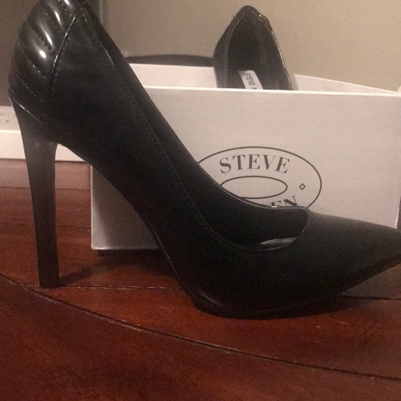 Black size 6 Steve Madden heel - Picture 3 of 4